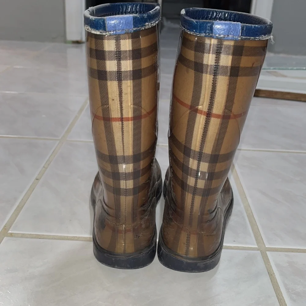 Burberry rain boots - Picture 5 of 10
